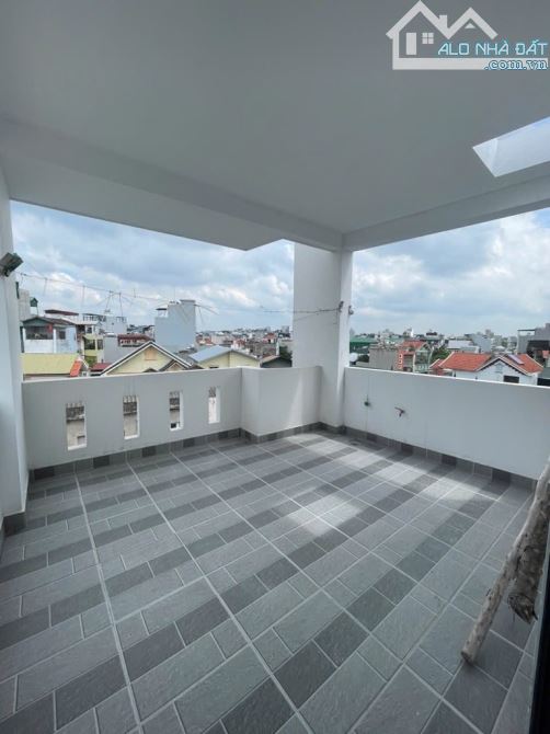 Nguyễn Van Linh - Gần BIG C-AEON - 5 TẦNG - 1 NHÀ RA Ô TÔ TRÁNH - 69.1m chỉ 6 Tỷ