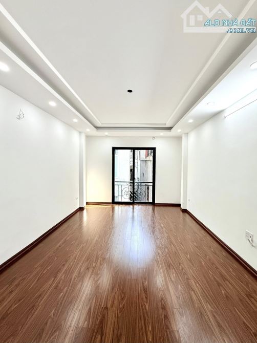 BÁN NHÀ GẦN PHỐ TRƯƠNG ĐỊNH, HAI BÀ TRƯNG, 5 TẦNG THANG MÁY, Ô TÔ ĐỖ CỬA, NGÕ THÔNG