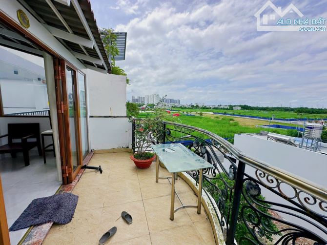 Nhà đẹp Đào Sư Tích, 5x30m, 3 tầng, hơn 11 tỷ