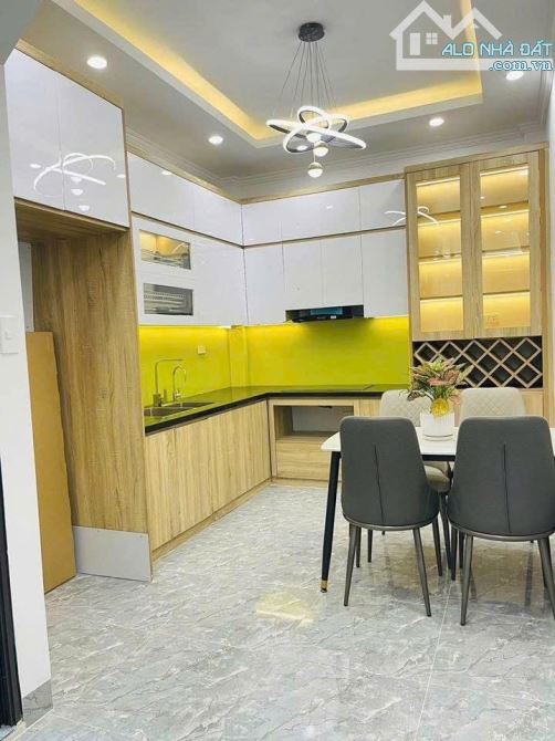 Bán nhà riêng Mỹ Đình, tặng full nội thất, dân xây 34m, 5 tầng giá chào chỉ nhỉnh 6 tỷ.