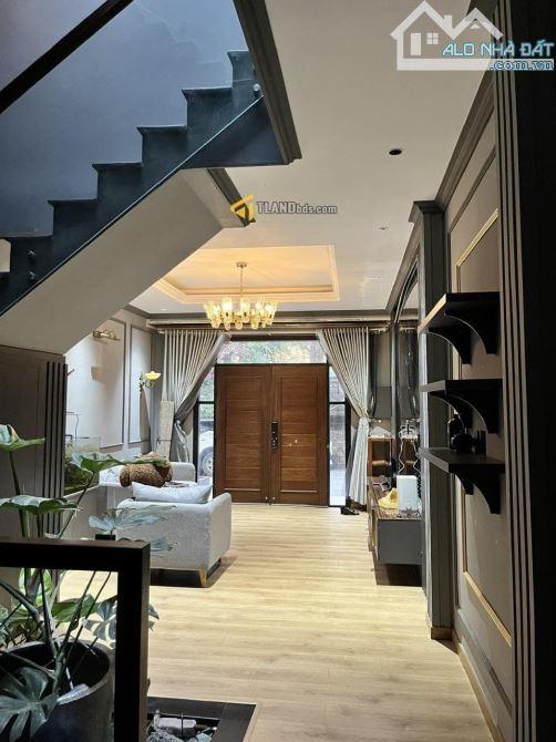 Villa  đã hoàn công Gía Rẻ sân vườn mini  Mặt Tiền KQH Nguyễn Hữu Cầu Đà Lạt