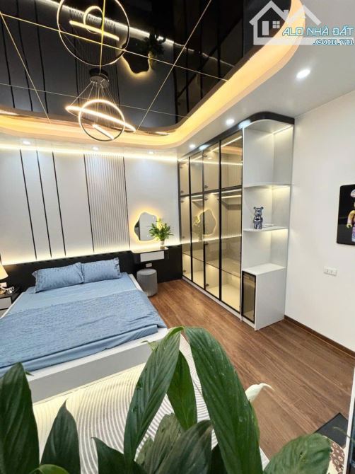 Bán tòa Khách Sạn Cầu Giấy, 300m2, 10 tầng, chỉ hơn 200 tỷ