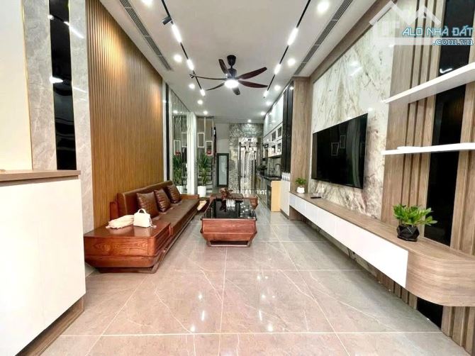 Bán Nhà Mặt Phố Yên Duyên 75m² – MT 6.5m – 6 Tầng Văn Phòng View Hồ – Sổ Đỏ Chính Chủ