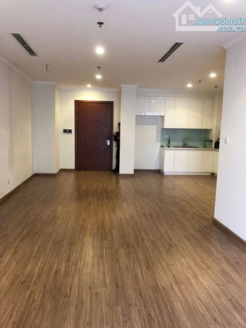 Cho thuê căn hộ chung cư B4 Kim Liên, Đống Đa 70m2 2ApN cơ bản 13tr