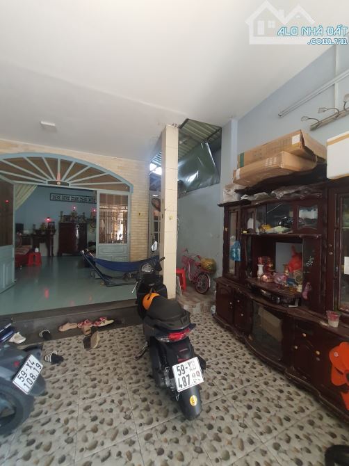 🏡 BÁN NHÀ HIẾM - VỊ TRÍ ĐẸP - SÂN RỘNG XE HƠI ĐẬU CỬA- NỞ HẬU- TƯƠNG LAI 2 MẶT TIỀN
