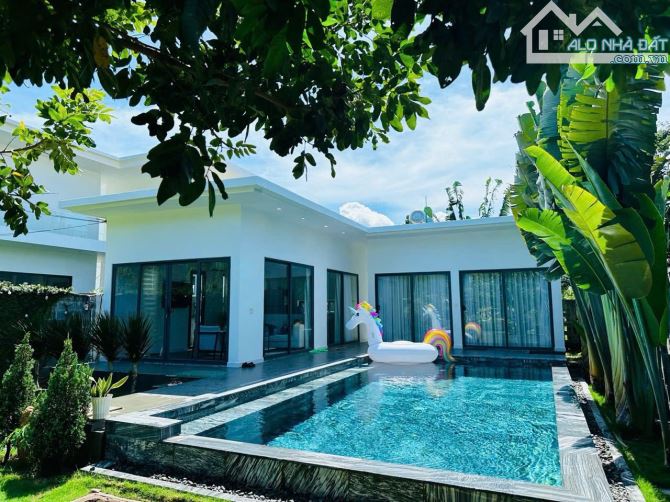 VILLA HỒ BƠI -- SÂN VƯỜN ĐƯỜNG NGUYỄN HUỆ XÃ ĐẤT ĐỎ--TP HCM