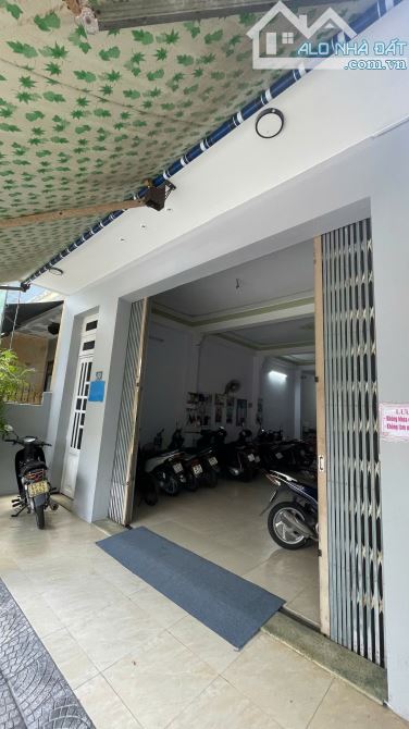 BÁN NHÀ ĐẸP 2 TẦNG - DT 108M2 - ĐƯỜNG NGUYỄN QUÝ ĐỨC - VỊ TRÍ TTTP - GIÁ 6,4 TỶ