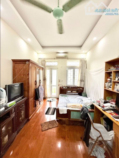 BÁN NHÀ ĐẸP ĐỐNG ĐA – DÂN XÂY 42M2 – NGÕ RỘNG 3M - KINH DOANH – NỞ HẬU – CÁCH PHỐ CHỈ 50M