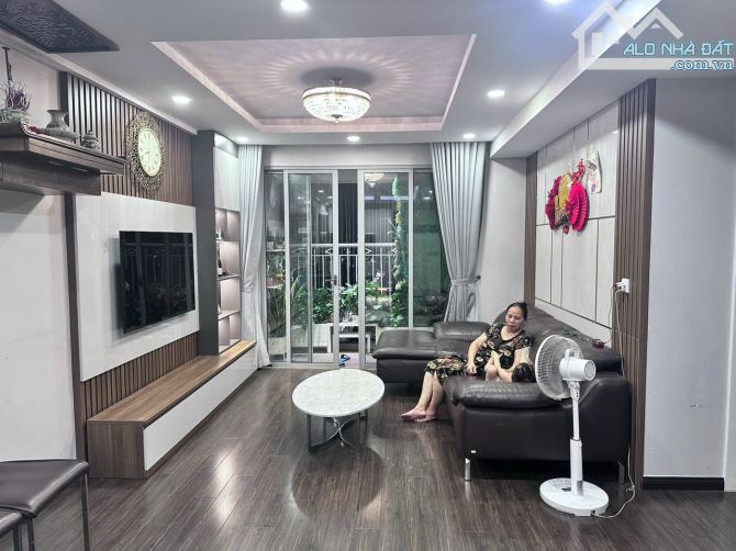Cho thuê căn hộ chung cư Geleximco 897 Giải Phóng, Hoàng Mai 64m2 2PN full 12tr