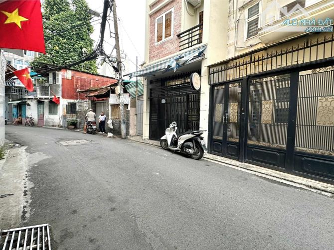Bán nhà HXH Hoàng Hoa Thám, Phường 5, Phú Nhuận 3 tầng 40m2 giá 7.6 tỉ TL
