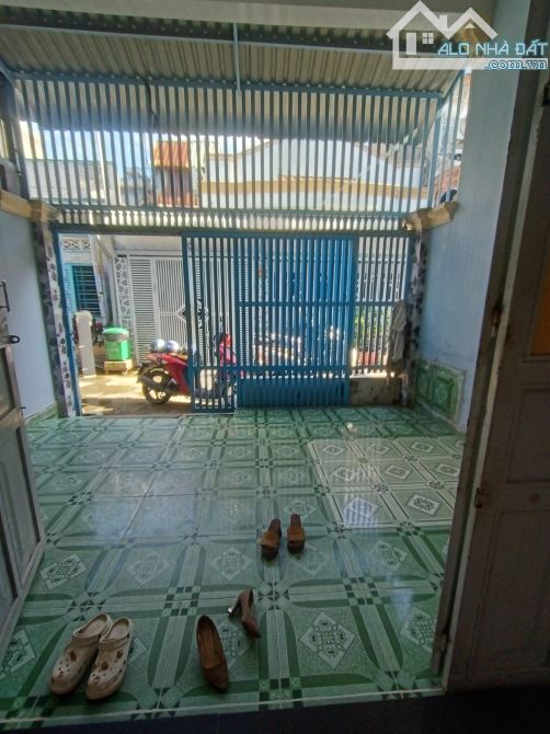 Nhà Cấp 4 Có Gác Lửng Ngay Ngã Ba Cây Lơn Đông Hoà – Sổ Riêng – 2PN – Chỉ 3,49 Tỷ