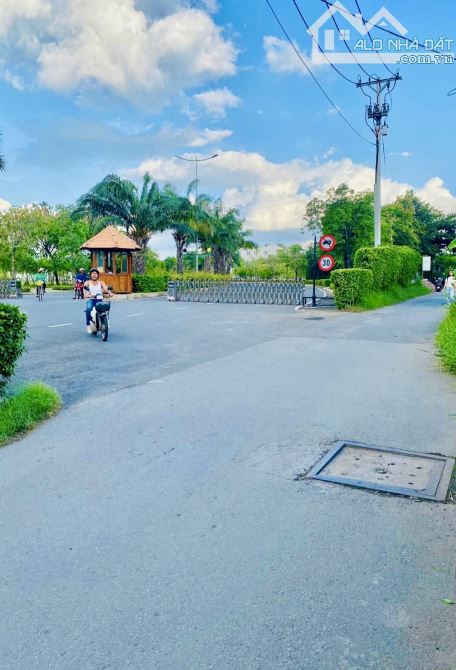 PHÚ HỮU - ĐẤT ĐẸP VUÔNG A4 PHÂN LÔ 51m2 GIÁ 3 TỶ 1