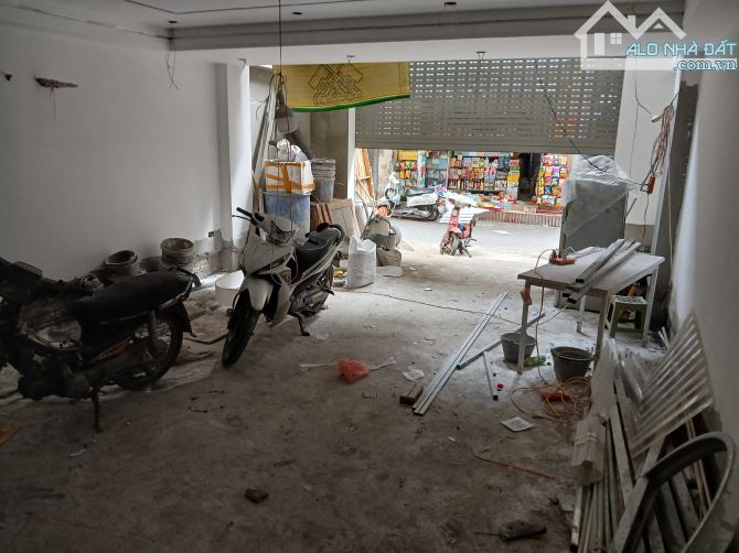 Bán nhà mặt phố Thổ Quan, Đống Đa, ô tô tránh, tiện kinh doanh 5 tầng 50m2 giá 23.6 tỷ