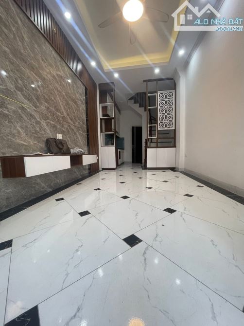 🔥 HIẾM! ĐỨC GIANG - 30M² - 5 TẦNG - Ô TÔ TRÁNH - 7,65 TỶ!