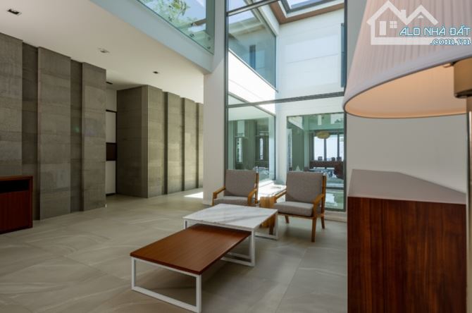 CHO THUÊ BIỆT THỰ  VIEW BIỂN- 1.000 M² - 6 PN - GIÁ 11.000 đô la/ tháng