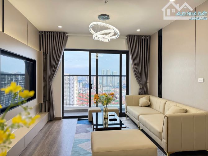 Bán CH NHS Trung Văn Tố Hữu DT 70m 2N Full NT nhỉnh 6 tỷ SĐCC hướng ĐN ở luôn tầng trung