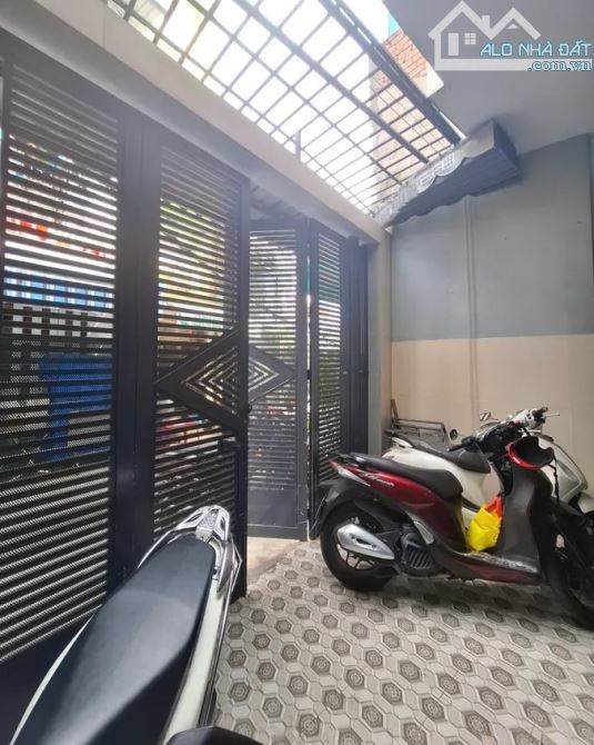 CHỈ 14 TỶ TL! NHÀ ĐẸP 4 TẦNG HXH CMT8, Q3 – 91M² NỞ HẬU KHỦNG TỚI 8M, KD HAY Ở ĐỀU ĐẸP