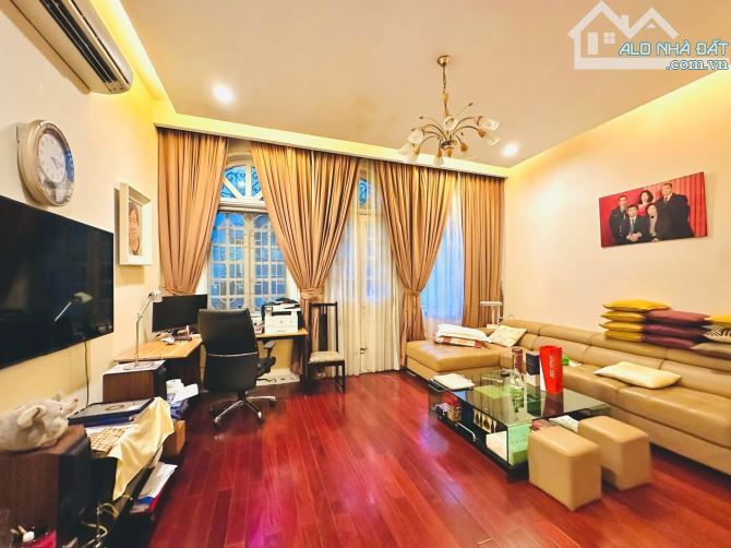 [GẤP] ĐÊ LA THÀNH, ĐỐNG ĐA - 5M RA MẶT PHỐ - Ô TÔ VÀO NHÀ - 72M - 25 tỷ