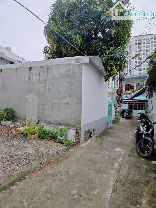 Bán đất hẻm sau lưng chung cư CT2 Phước Hải giá 2,2 tỷ