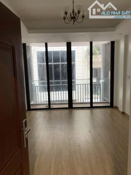 Cho thuê nhà 2 tầng 58m² ngõ Giếng – Đống Đa, MT 4m, giá 12tr/tháng