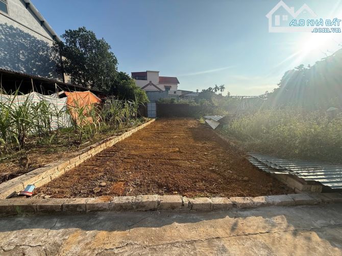 Chủ cần tiền lo công việc bán gấp lô đất sát khu dịch vụ Đấu giá  - Dịch Vụ - Tái đinh cư