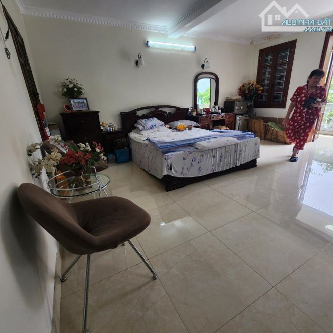 Siêu phẩm 190 m2/ 35 tỷ/ 9 M tiền/ Tây Hồ/ Gara