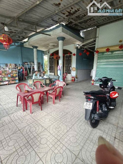 Bà Điểm(XTT-HM) bán nhà C4 + dãy trọ (10x28) gần đường Dương Công Khi giá 7,3tỷ.