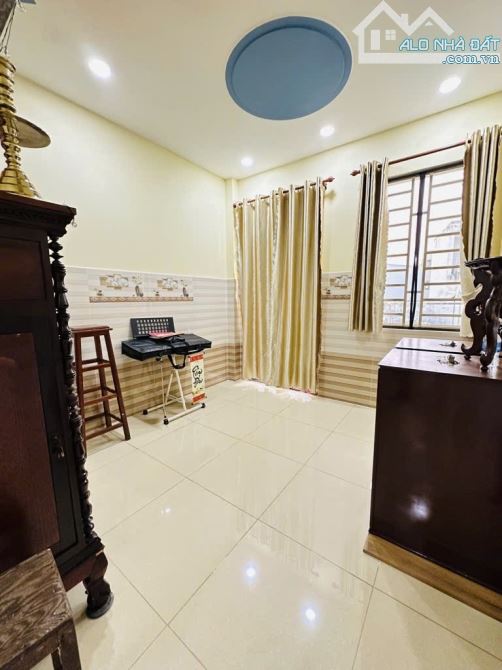 Giảm sát giá chốt - 68 m2 - nhà 3 tầng - Hoàng Hoa Thám