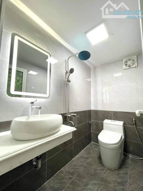 Bán gấp giá rẻ Văn Chương 28m/35T2m, 5 tầng, mặt tiền 7m, 6.95 tỷ tỷ Đống Đa.