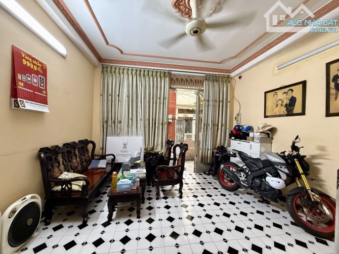 Bán nhà gần mặt tiền Trần Đình Xu Q1, nhỉnh 10 tỷ. Ngang hơn 4m SHR hoàn công không quy h
