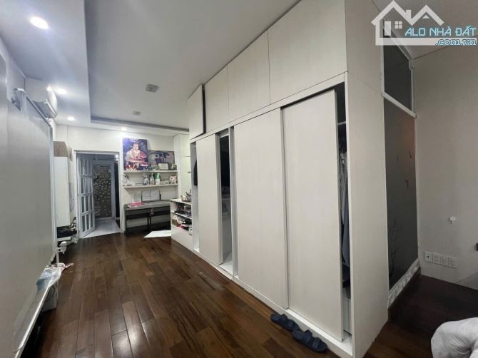 Bán nhà đường Nhiêu Tứ, Phan Xích Long chỉ 108tr/1m2 khai thác chdv siêu dòng tiền