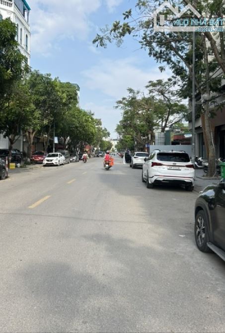 Hàng xóm Aeon mall Long Biên, cầu Vĩnh Tuy. Cần tiền bán gấp - giá nào cũng pán