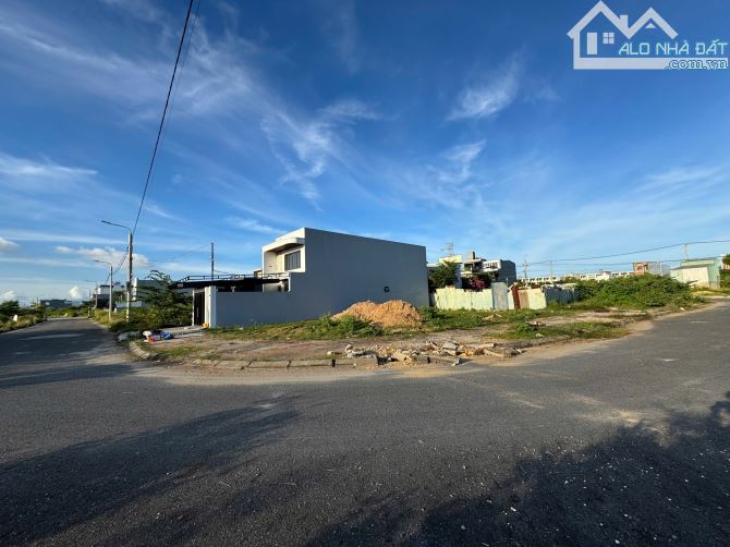 Bán rẻ lô góc 166m 2 mặt tiền đường 7,5m view Sông sát Trung Hoà 1 Khu Hoà Quý chỉ 6,9 tỷ