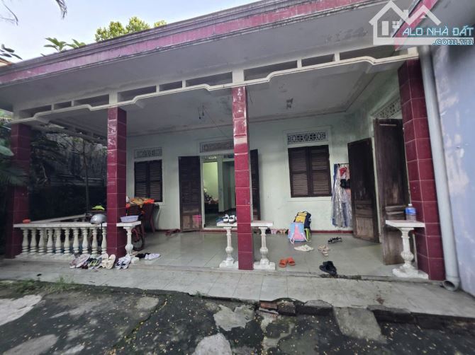 BÁN ĐẤT TẶNG NHÀ CẤP 4 NỘI THÀNH GẦN CHỢ TÂY LỘC KIỆT Ô TÔ NGUYỄN TRÃI. OTO TẬN NƠI