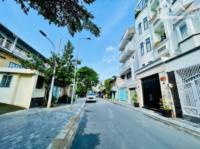 Bán Nhà 11x28m Mặt Tiền Khu Cứ Xá Bắc Hải-Chỉ Bán Tầng Trệt-Tầng Trên Hộ Khác-Khu Vip