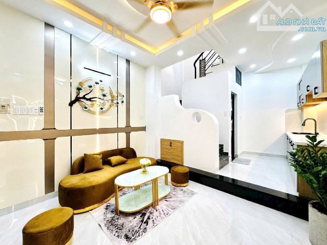 Cần bán nhà đẹp 3 lầu sân thượng hẻm Lê Quang Định, Bình Thạnh.