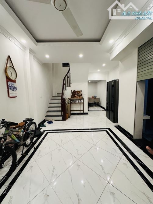 Hoa hậu phố Sài Đồng - Long Biên, 10m ra oto tránh 45m x 6T Giá chỉ nhỉnh 6 TỶ - Cực hiếm