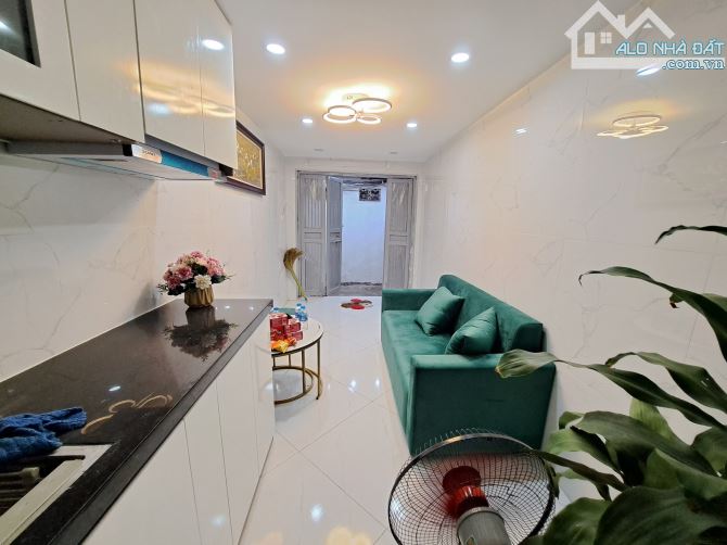 Bán Gấp Nhà Minh Khai 15M x 5T Chỉ 4,35 Tỷ. 30m ra ô tô, full nội thất