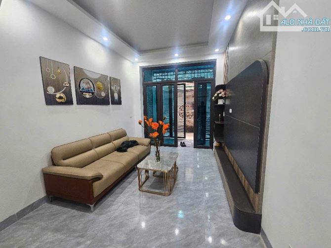 BÁN NHÀ TAM TRINH, GẦN PHỐ GẦN CẦU MAI ĐỘNG, FULL NỘI THẤT, 34M2 X 4 TẦNG, SỔ VUÔNG VẮN