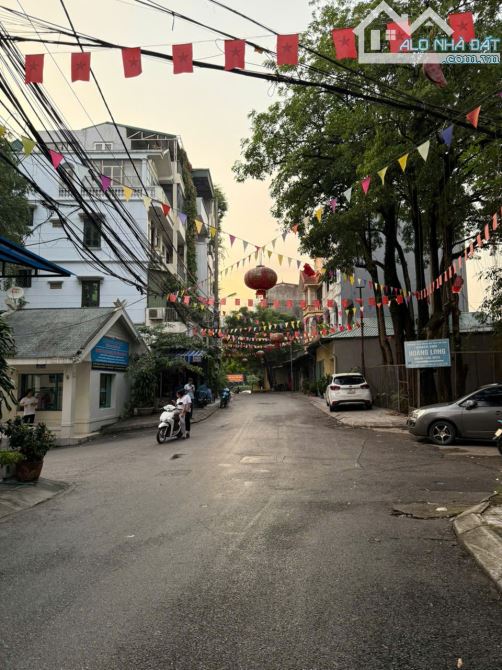 BÁN NHÀ PHẠM VĂN ĐỒNG 56M2, 3 TẦNG 3PN GẦN PHỐ NHỈNH 8 TỶ