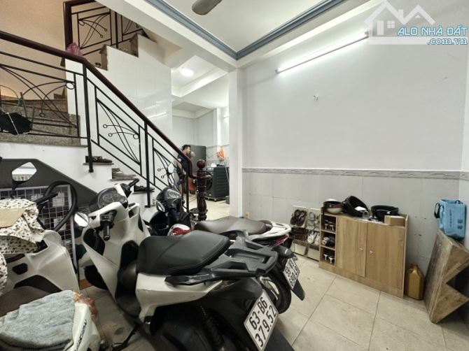 BÁN NHÀ HẺM XE TẢI TRẢI NHỰA P.5 PHÚ NHUẬN, NỞ HẬU - 40M2, 3T - Đ. HOÀNG HOA THÁM - 7.6 TỶ