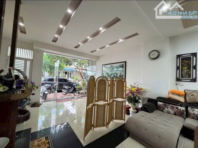 Siêu Hot+ đẹp+ rẻ nhà 4 Lầu hiện đại kiên cố ĐườngB5 Vĩnh Điềm Trung KD đắc địa 8,9 tỷ