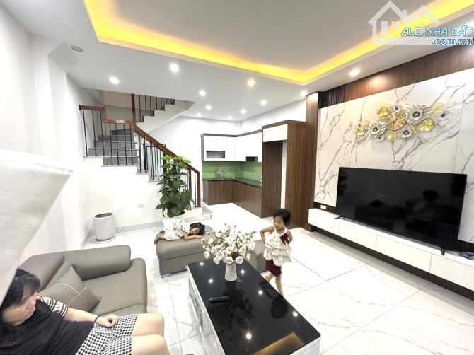 Bán Gấp nhà 4T dân xây kiên cố đại hưng 41m2 , hơn 5,38ty, cách otto tránh 20m