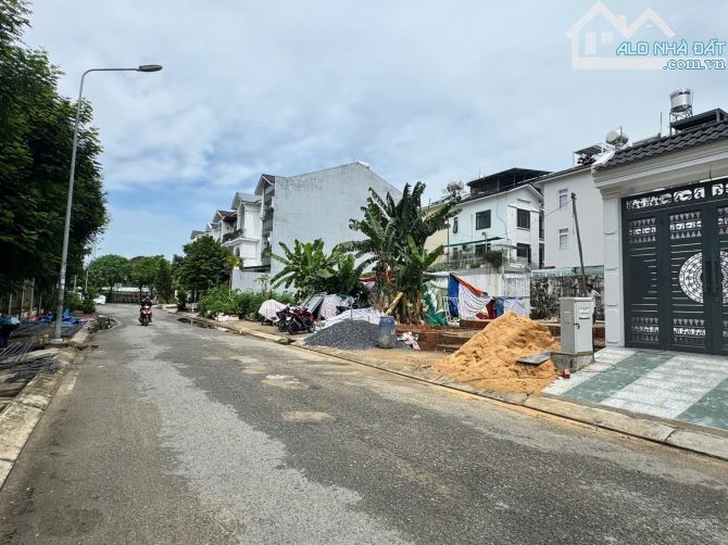 Biệt thự 3 tầng Bình Lợi ven sông Sài Gòn 10x20m (200m2), giá bán gấp 24 tỷ