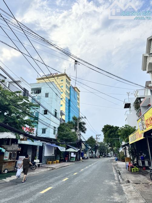 Q9 - NGAY VINCOM LÊ VĂN VIỆT- ĐẤT MẶT TIỀN ĐƯỜNG - 122M2, NGANG 5,3M VUÔNG VỨC- GIÁ NGỘP