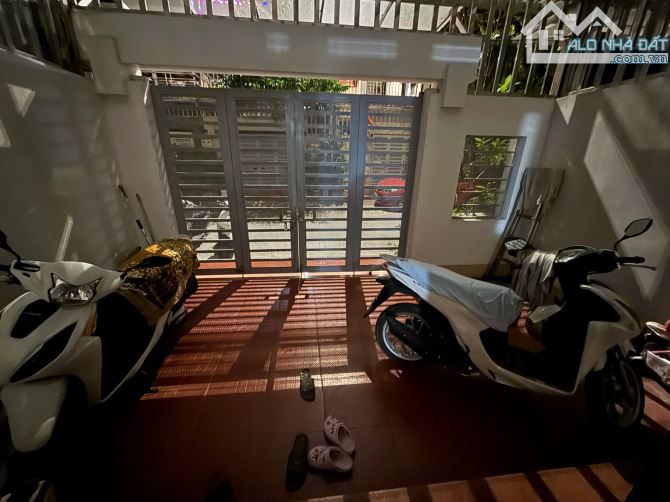 Cho thuê nhà ô tô tránh Hoàng Văn Thái, Thanh Xuân, 100m2, 4 tầng, 30tr