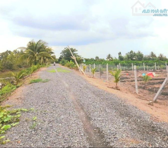 Siêu phẩm, 1000m2 đất vườn View Kênh cực đẹp, 570tr