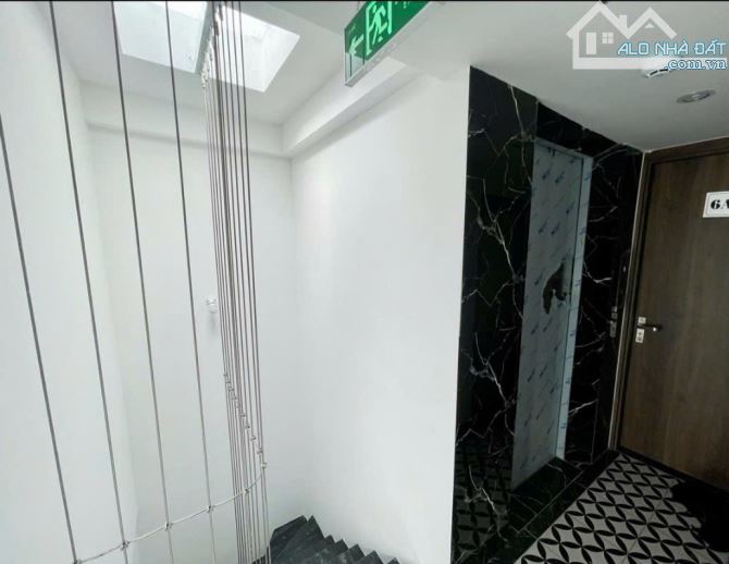 Minh khai phân lô 47m 5 tầng thang máy , 1 nhà ra ô tô tránh.