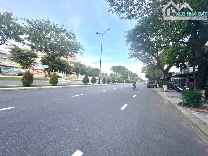 CHỦ CẦN BÁN CẶP ĐẤT MT XUÂN THUỶ - 200M2 NGANG 10M CÂY TOÀ VĂN PHÒNG CỰC XỊN