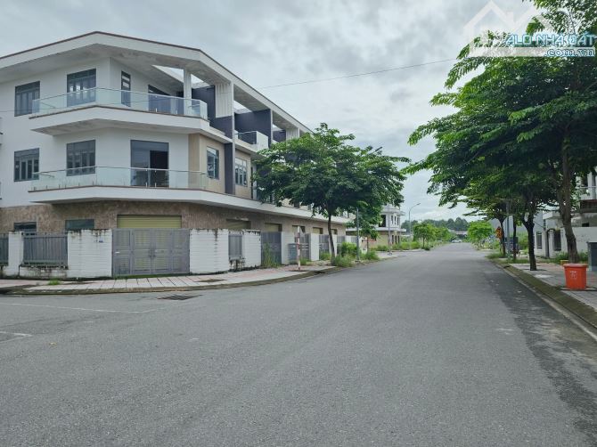 🎁 Bán nhà thô 1 trệt 2 lầu – 95m² – KDC Bửu Long 3 – 5,3 tỷ  ✔️ Vị trí: Đường F5, gần côn